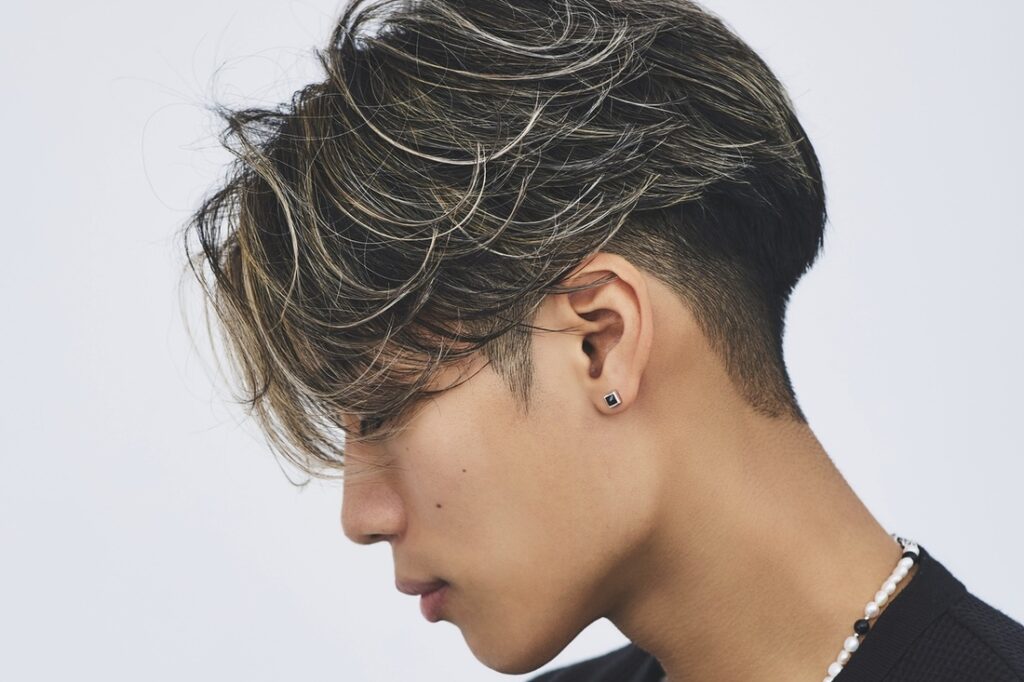 STREET WINTER COLOR FILE.㉒「細めハイライトがポイント。大人バレイヤージュショート。」