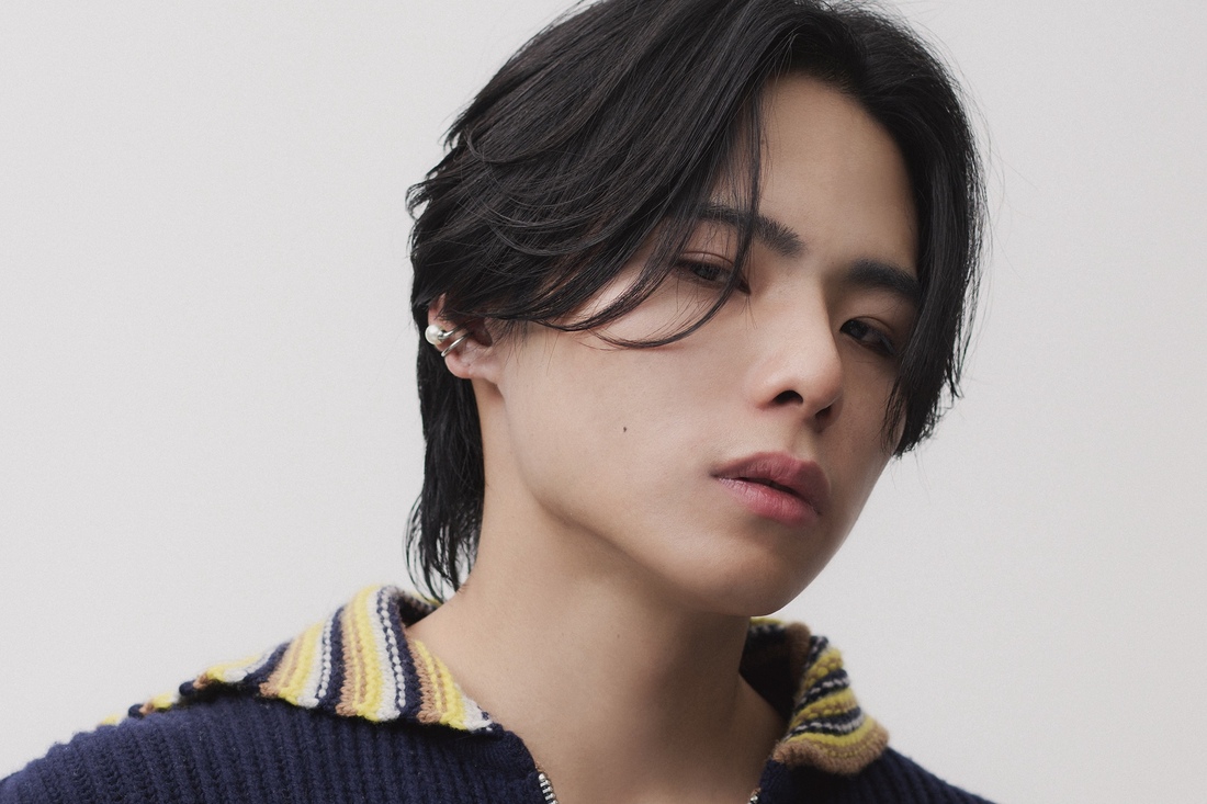 ニットが似合うショートヘアカタログ 14「顔まわりの後れ毛がセクシー