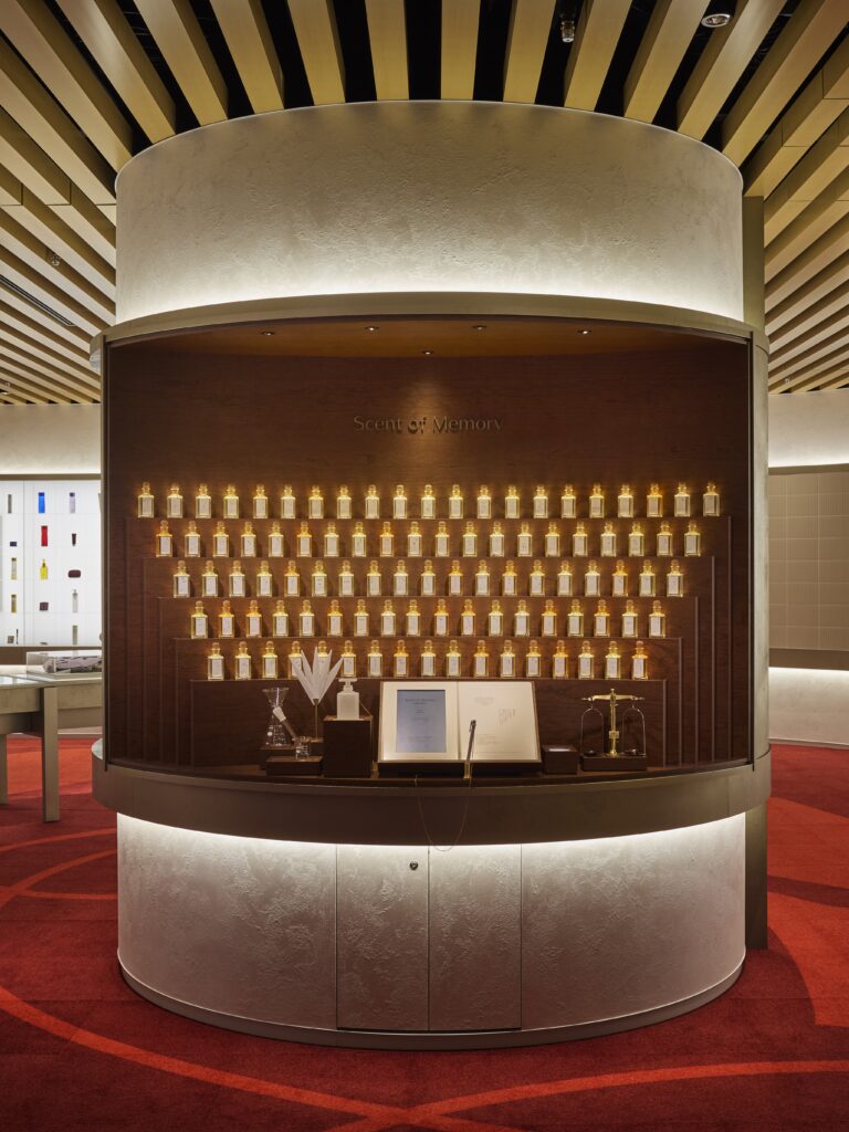 006 常設展示 香水は生きている 体験展示 Scent of Memory 768x1024
