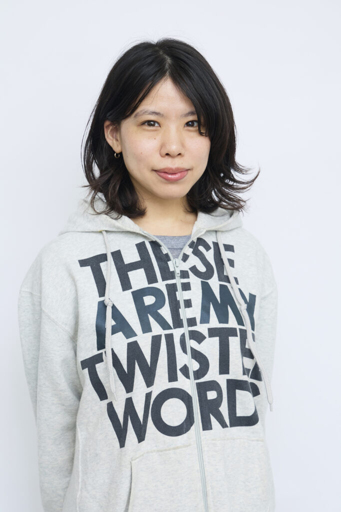 251202 0458 683x1024