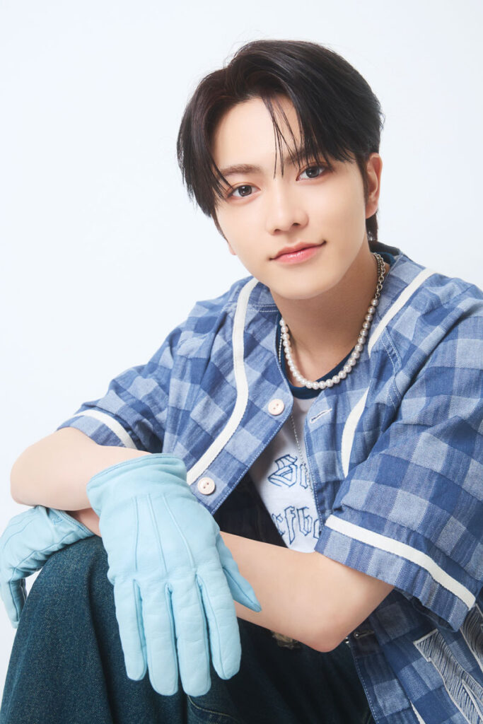 251210 1005 683x1024