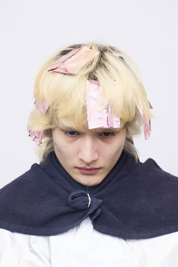 251216 0015 682x1024