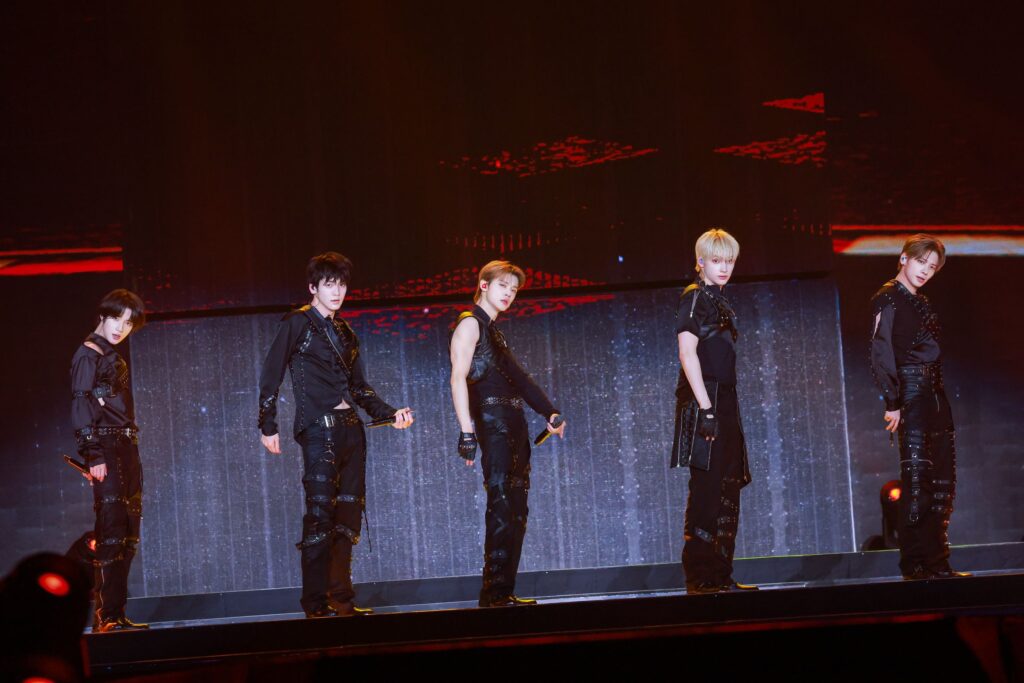 06 Group UpsideDownKiss S 1024x683