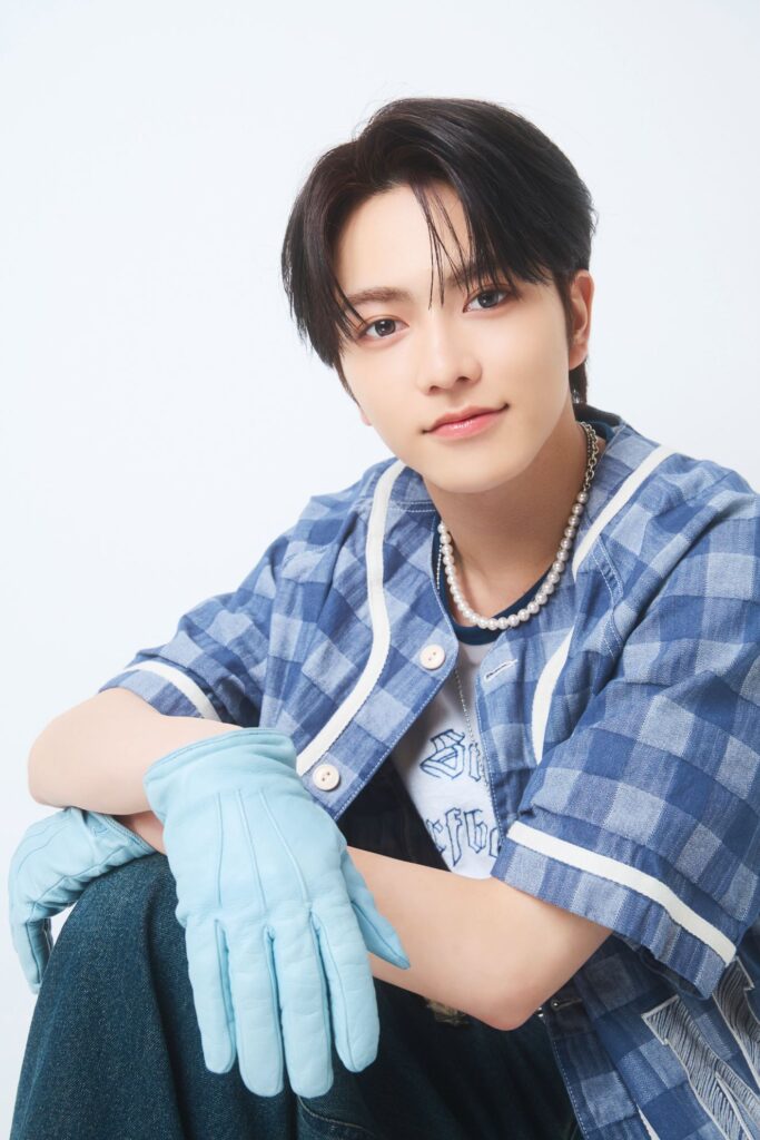 251210 1005 s 683x1024