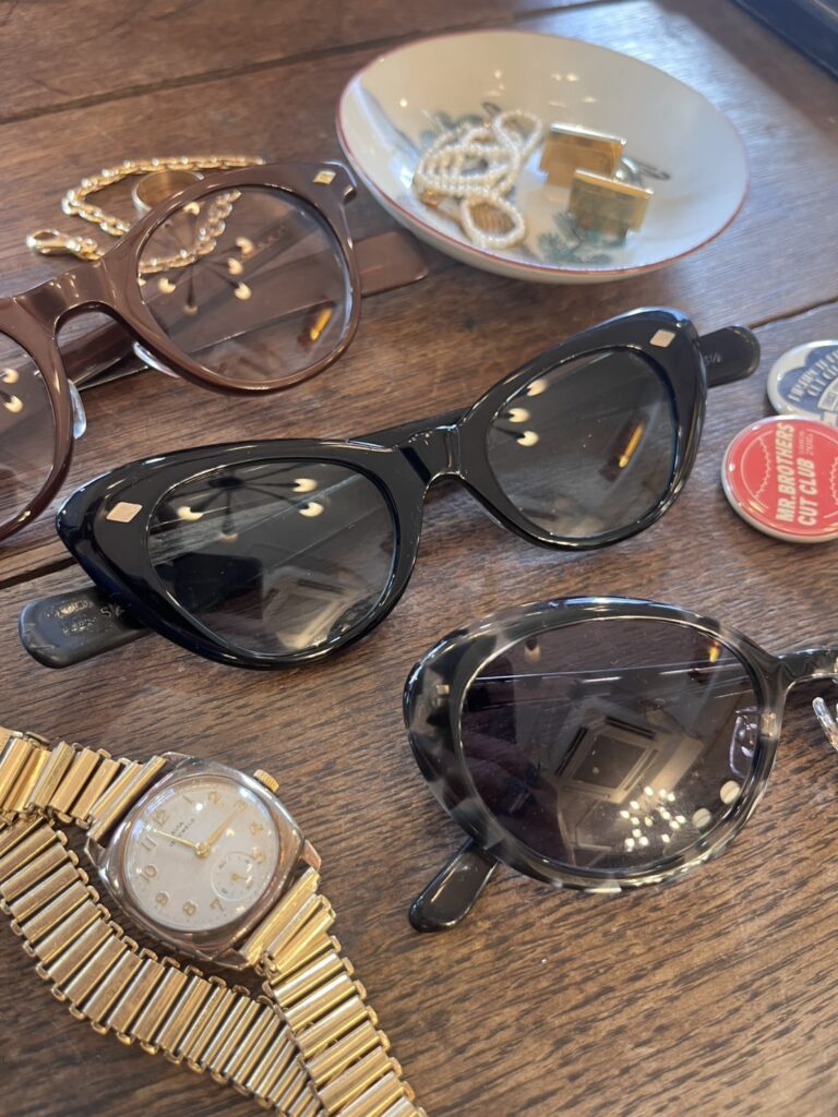 S  45056048 768x1024