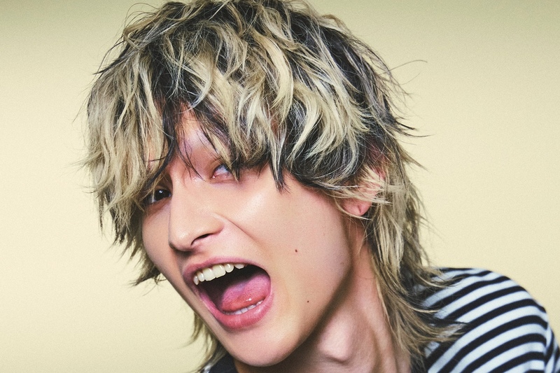 2000sSWAG 01「現代風に昇華した外ハネウルフ。顔まわりのローライトで個性を。」