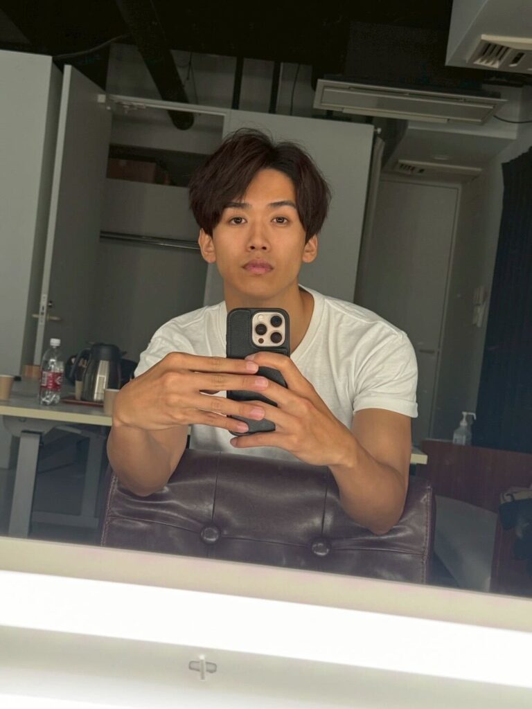 9037EE43 C425 4DD1 92B2 D415E492919D 768x1024