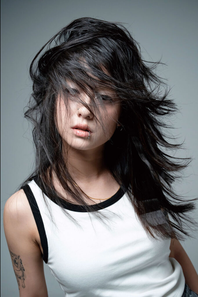 03 LINE ALBUM 20250609風レタッチ済み 260327 1 683x1024