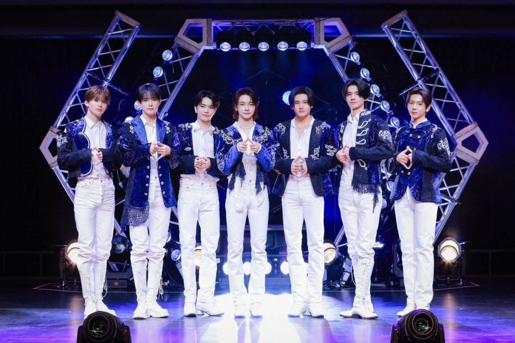 グループ結成1周年のaoen、47都道府県を回るツアー初日にサプライズ発表！