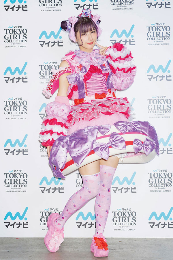 しなこ(第42回 マイナビ 東京ガールズコレクション 2026 SPRING/SUMMER)@東京・国立代々木競技場　第一体育館