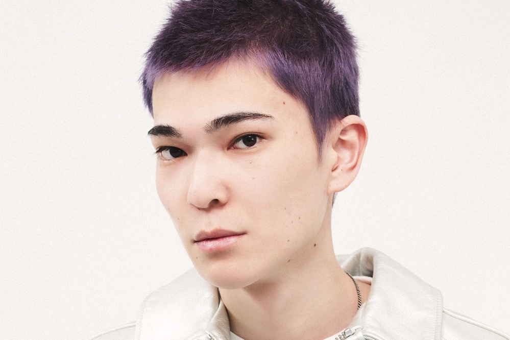 20代スタイリストが提案する最旬ヘア 10「クールなパープルが主役のミニマルな夏色ベリショ」