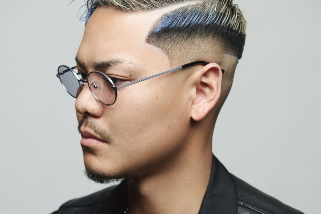 BARBERS’ DELIGHT 1「理美容の壁を超える。ネイビーが映えるサイドパート。」