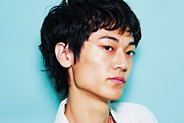 THE DEFINITIVE SUMMER 10「男らしさと柔らかさを両立したクセ毛風パーマ」