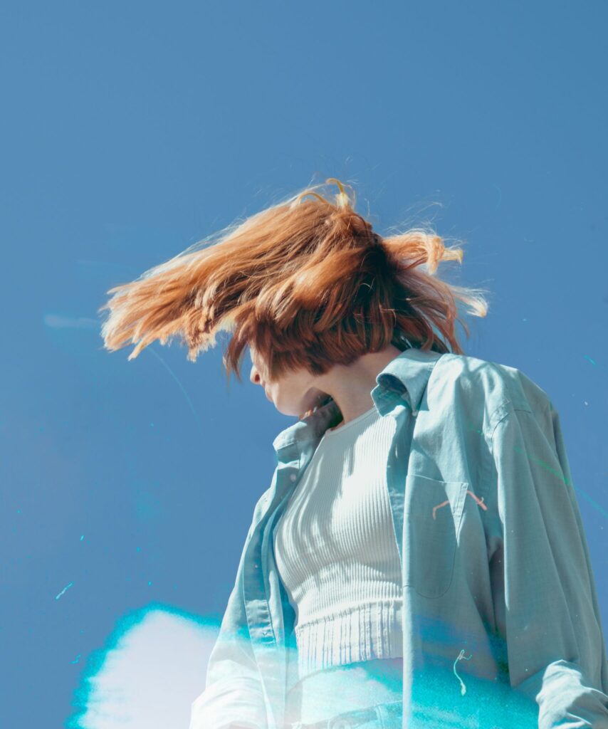 夏のヘアカラーの色落ちを防ぐ方法7選｜色落ちの原因と長持ちさせるコツ
