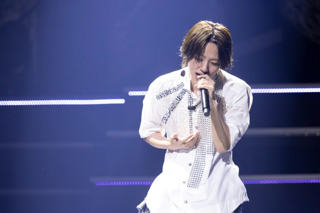 260805 THREE 1028 1024x683