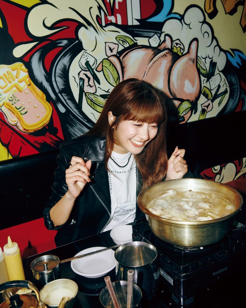 ももいろクローバーZ・佐々木彩夏、30歳を記念した初単独写真集『ぺろり』を語る。「私の軸であり、メンタルを保ってくれるのが“食”」【前編】